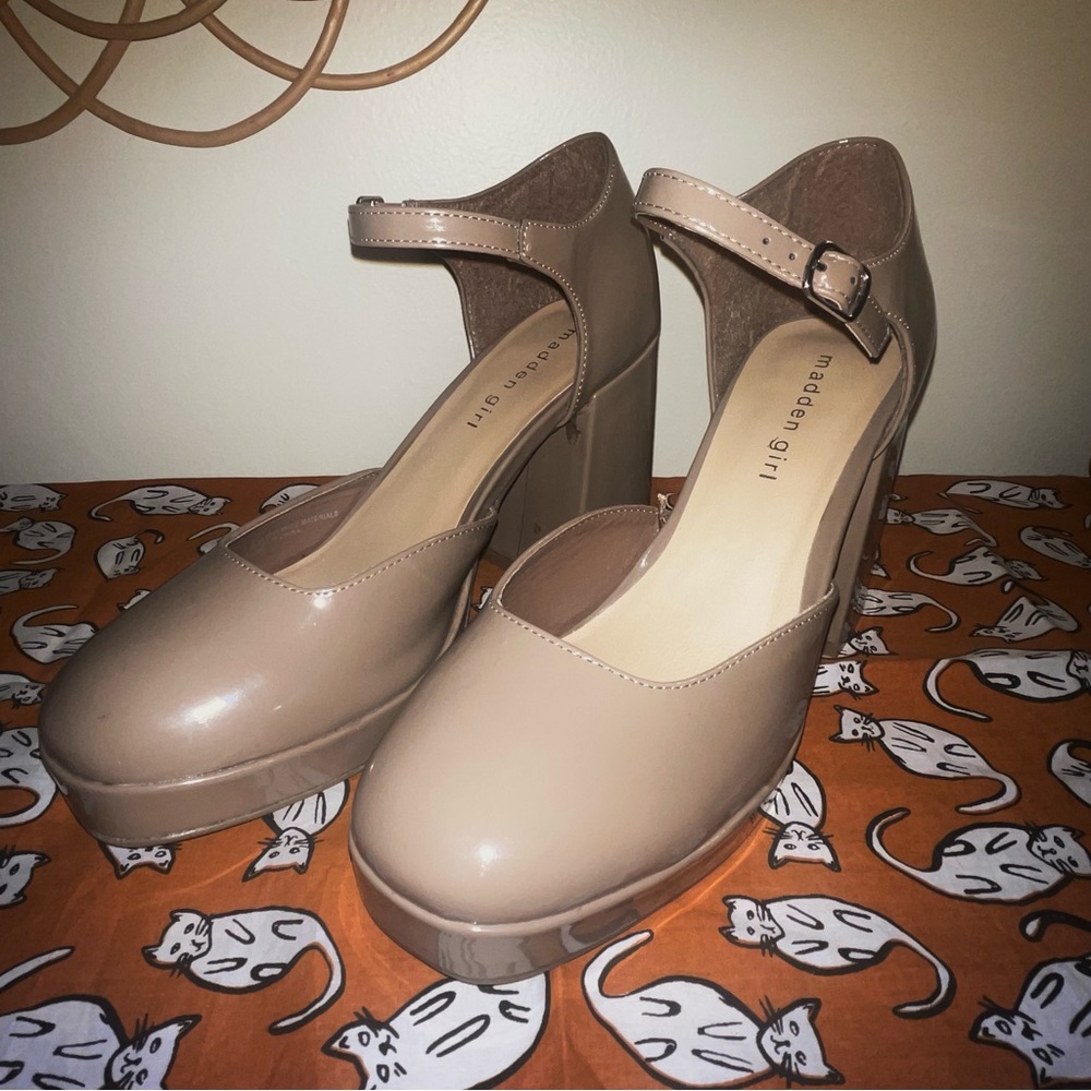 Madden girl size 8 M. Cream*Mary Jane’s.